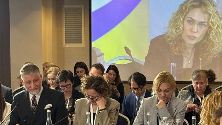 Biennale, Giuli non si arrende e da Leopoli chiede altre carte