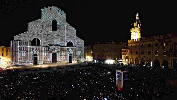 San Petronio, la sua facciata raccontata con videomapping e la voce di Jacopo Veneziani