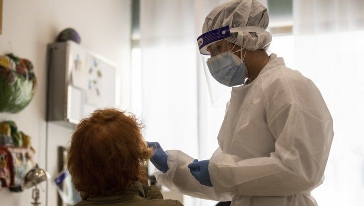 Coronavirus, la Regione Emilia-Romagna: tamponi rapidi anche dai medici di base e dai pediatri