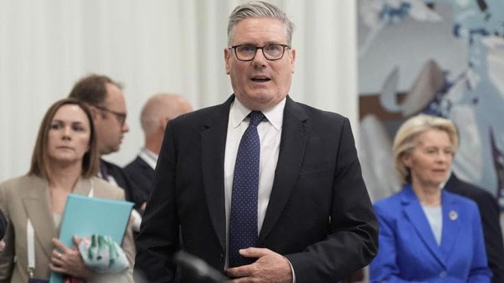 Starmer: “Entrare nel fondo Ue da 90 miliardi per l’Ucraina buono anche per il Regno Unito”