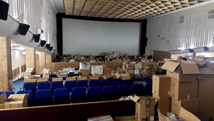 Rose e un cinema rifugio: amarsi a vent’anni  nel buio di Zaporizhzhia