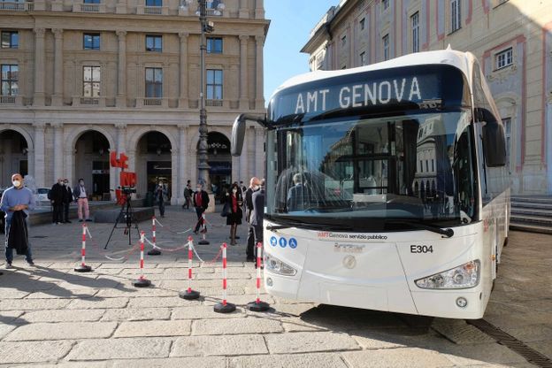 Genova, presentati i nuovi bus full electric