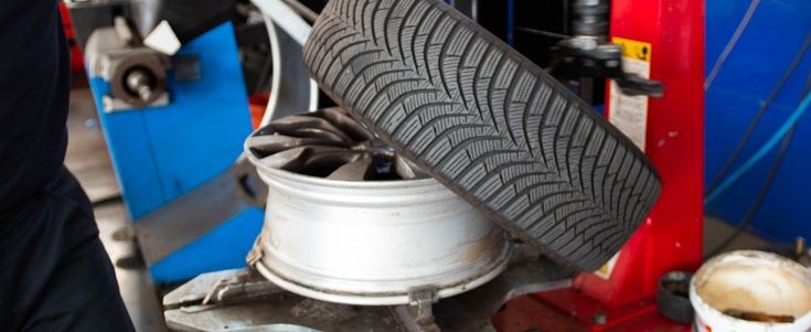 Con le gomme invernali sotto il sole di giugno