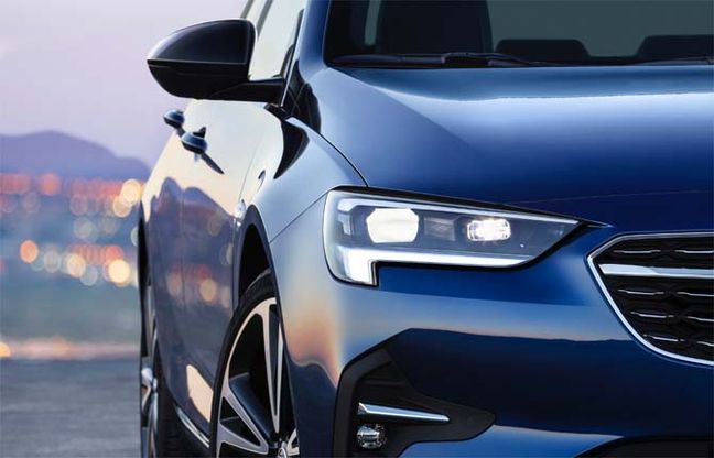 Gli "occhi" del futuro sono serviti: ecco i nuovi fari Opel IntelliLux Led Pixel