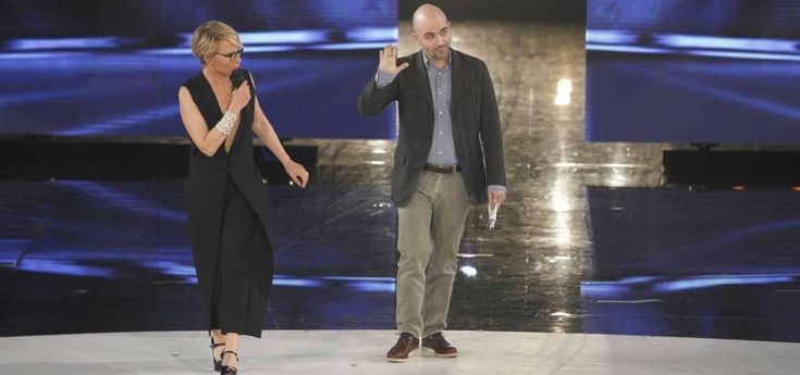 Saviano alle ragazze: "Il Paese è affidato a voi"