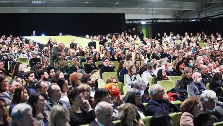 Viaggio dentro il Comunale Nouveau, il debutto del teatro in Fiera. Ma il vero test è con "Madama Butterfly"
