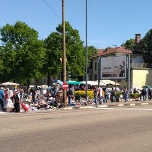Il suk è sospeso, ma i venditori ci sono: si riaccende la polemica a Torino