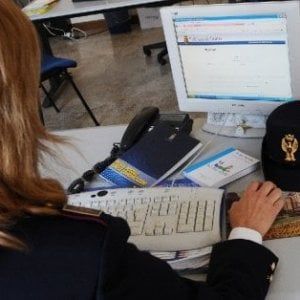 Roma,  arrestato 40enne per pedopornografia: sul cellulare migliaia di foto di minori anche neonati
