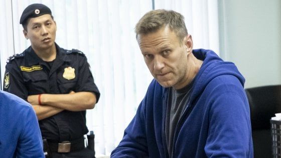  Russia, l'attivista Navalnyj ha una reazione allergica in carcere: ricoverato