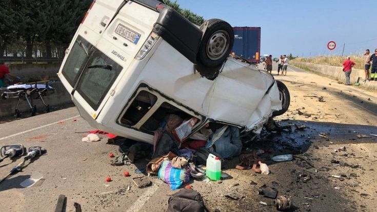 Il datore di lavoro dei braccianti morti: "Vivevano come schiavi, ma che colpa abbiamo noi?"