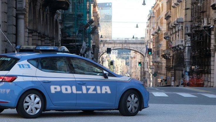 Genova, spedizione punitiva tra minorenni: ragazzina presa a calci e schiaffi per un ragazzo conteso
