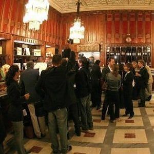 Voto nel 2018, nei palazzi della politica i peones festeggiano per la nuova strategia del premier