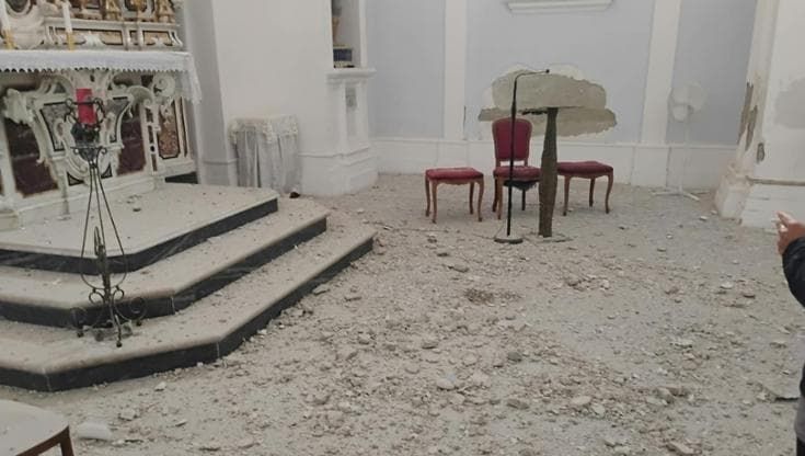 Ischia, fulmine colpisce la cupola di una chiesa del Seicento: cadono calcinacci, edificio chiuso