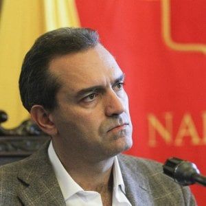 De Magistris: "Firmo il Patto per Napoli se non è un pacco"