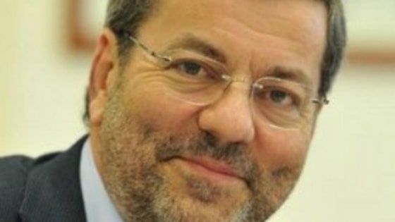 Brindisi, chiesto il rinvio a giudizio per gli ex sindaci Consales e Carluccio: dirigente nominata senza bando