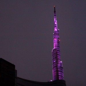 La torre di Unicredit in lilla, spettacoli ed eventi in strada per le due nuove fermate di M5
