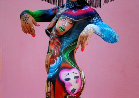 Austria, corpi e colori: sfilano le regine del body painting 
