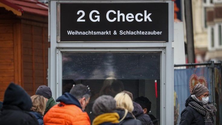 Il muro No Vax spacca la Germania: “Questa non è vita ma non cederemo”
