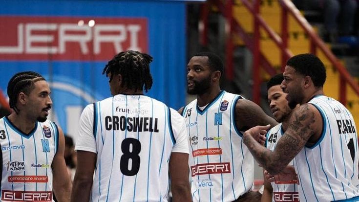 Napoli Basket, domenica arriva Cantù: in palio una fetta di Final Eight