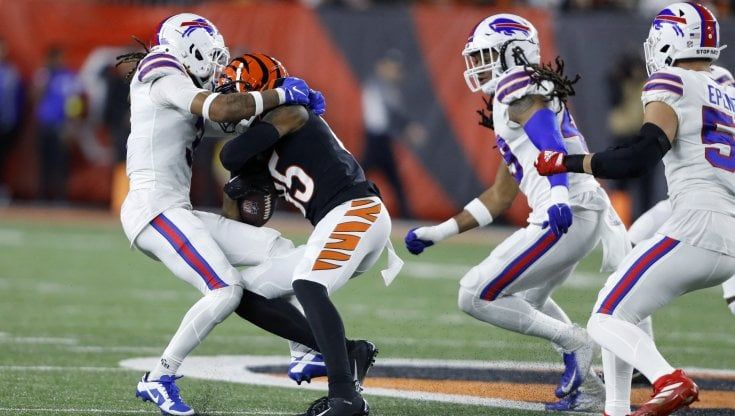 Nfl, il dramma di Hamlin, il dolore di Lebron James e degli altri campioni: il football Usa è sotto processo 
