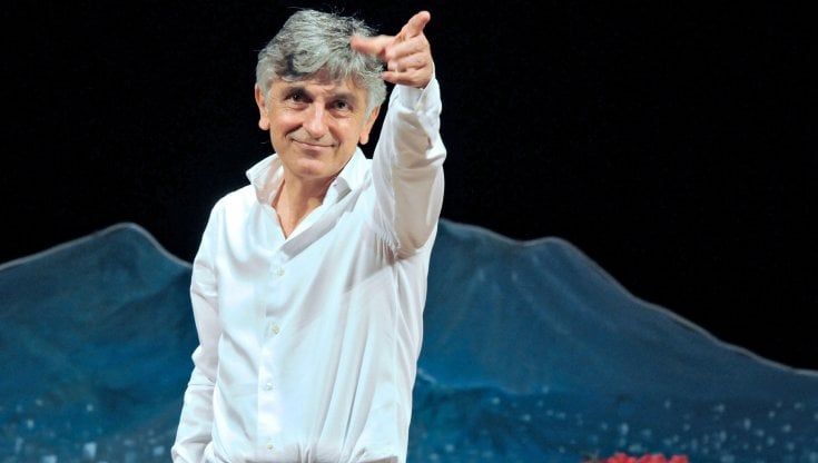 Vincenzo Salemme, l’umanità davanti al Vesuvio è teatro che supera i luoghi comuni
