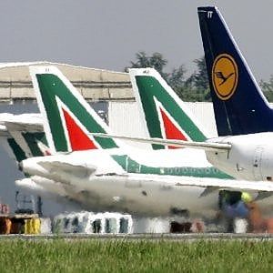 Cerberus lancia un salvagente ad Alitalia. "Pronti a rilevare tutta la compagnia"
