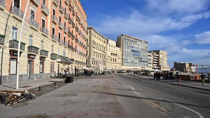 Lungomare di Napoli, il cantiere si estende e sette ristoranti perdono i dehors