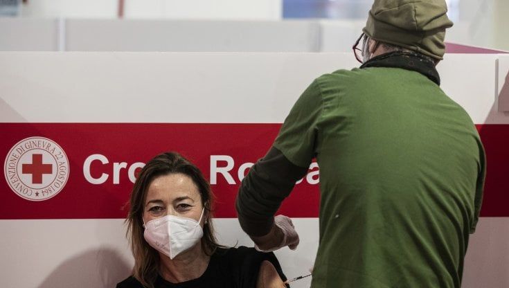 Vaccini, l'accelerazione di Figliuolo: "In arrivo 4,2 milioni di dosi, faremo 315mila somministrazioni al giorno"