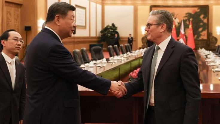 Starmer incontra Xi in Cina: “Vitale migliorare le relazioni tra Londra e Pechino”