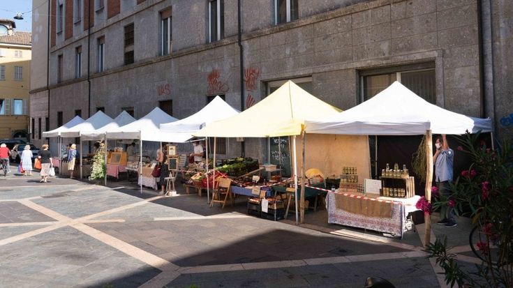 Le delizie locali di Mercatiamo in piazzale San Bartolomeo - Foto