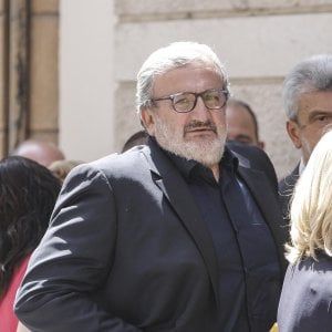Caos Pd, Emiliano attacca: "Congresso a tutti i costi". Renziani insorgono: "Legga lo statuto" 
