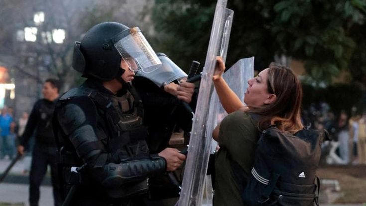 Messico, generazione Z in piazza: scontri e feriti per la manifestazione anti Sheinbaum