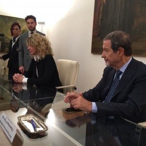 Fondi Ue, la ministra Lezzi a Palazzo d’Orleans: “Massima collaborazione con governo Musumeci“