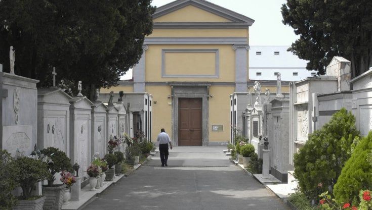 Lucca: dal medico al necroforo della Asl e all'agenzia funebre, la "filiera" pilotava e lucrava sul caro estinto