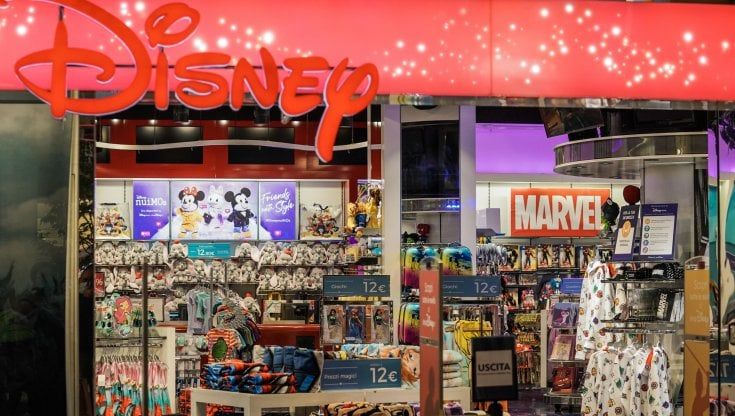 Disney Store chiude i 15 negozi italiani, l'allarme dei sindacati: "Oltre 230 dipendenti rischiano di perdere il lavoro"