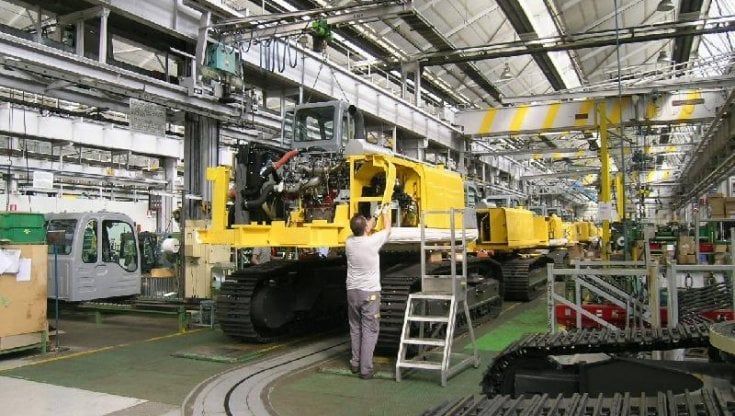 Incidenti sul lavoro all'Iveco, operaio ferito alla mano mentre usava una sega circolare