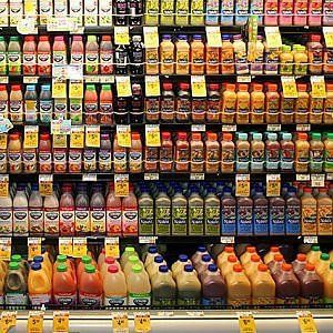Alimentazione, nei succhi di frutta e frullati per bambini c'è troppo zucchero