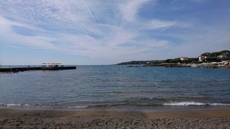 Castiglioncello. “Ombrellone a ore, via una famiglia ne arriva un’altra”