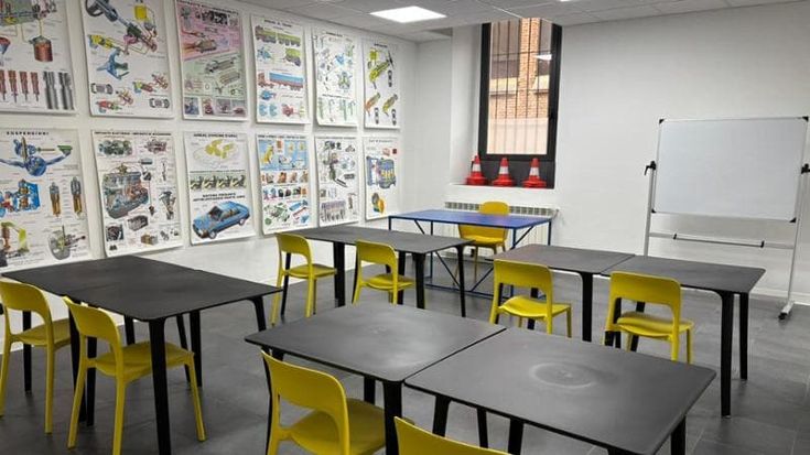 “Quiz sul telefono nella nuova idea di scuola guida”