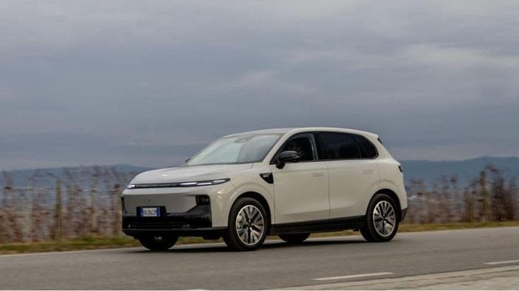 Leapmotor B10 Reev Hybrid, al via gli ordini in Italia