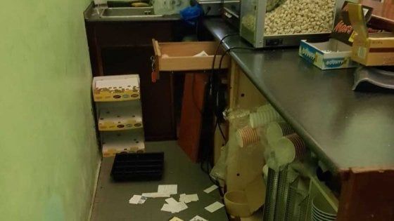 Foggia, il cinema in centro si arrende alla criminalità: "11 furti in anno, costretti a chiudere"