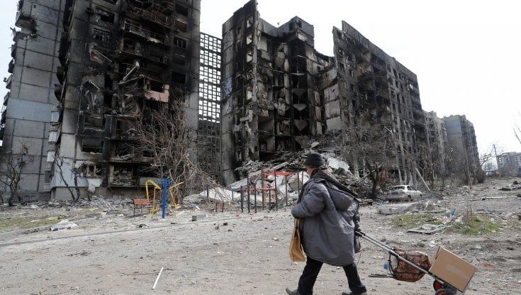 L’agonia di Mariupol dove i russi nascondono  i corpi delle vittime