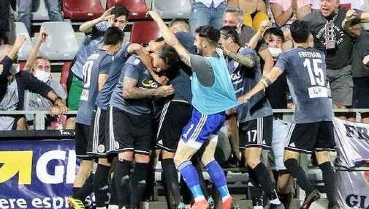 Alessandria in serie B dopo 46 anni, decisivo il rigore del terzino Rubin: "Non ne avevo mai tirato uno"