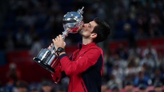 Tennis, Djokovic trionfa per la prima volta a Tokyo: travolto Millman