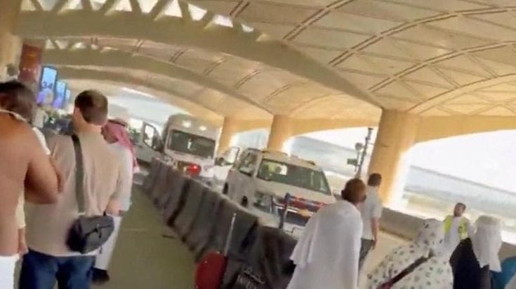 Raid Houthi sull’Arabia Saudita, strage all’aeroporto di Riad: 12 morti