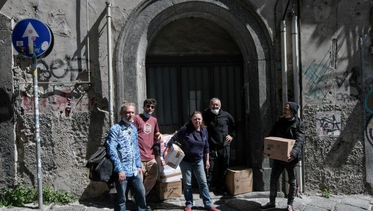 Napoli, inventarono il "Panaro solidale" contro la crisi da Covid: sfrattati dal teatrino e da casa