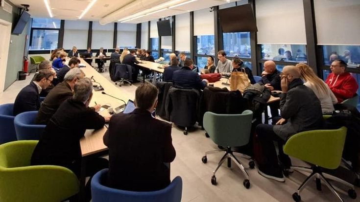 Scuola, 144 euro in più per i docenti. Firmato il contratto istruzione e ricerca
