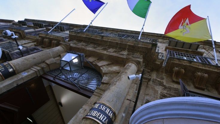 Buco nei conti della Regione, Armao si difende ed è tutti contro tutti