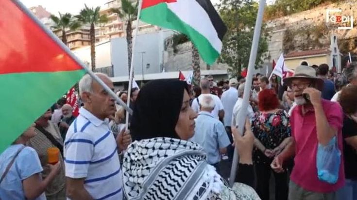 Proteste al porto greco del Pireo per l’arrivo della nave israeliana: “Trasporta soldati in vacanza”