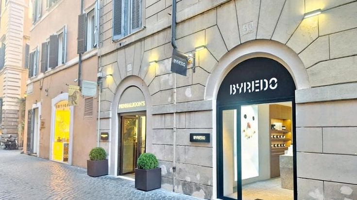 Via Vittoria, strada di profumi: undici monomarca in sequenza